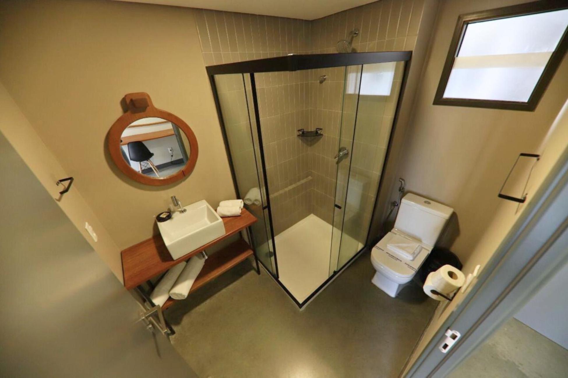 9006 Hotel